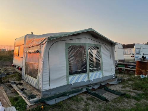 Przyczepa Retro JUSTarniaCamp in Jastarnia, Poland