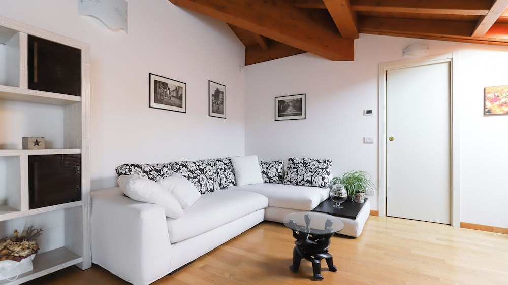 Italianway Colombo 4 — 4-Star Luxury Hotel in Villasanta, Italy
