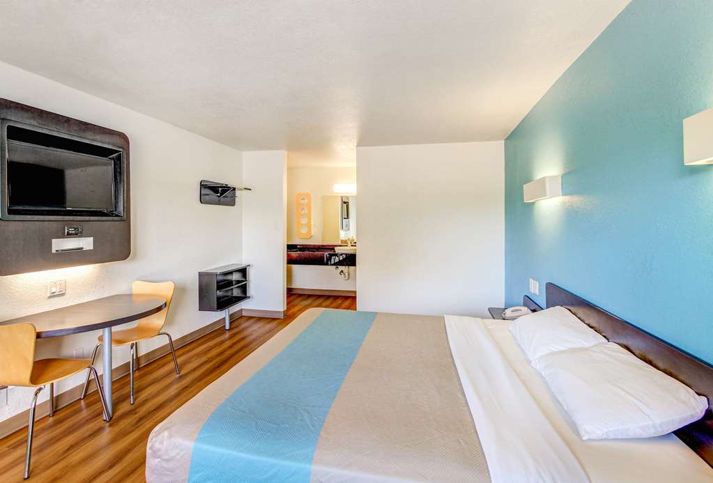 Motel 6 Waco Lacy Lakeview - photo 10