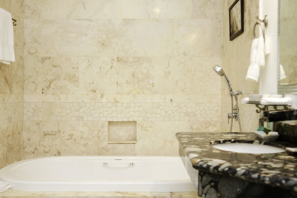 Jetted tub