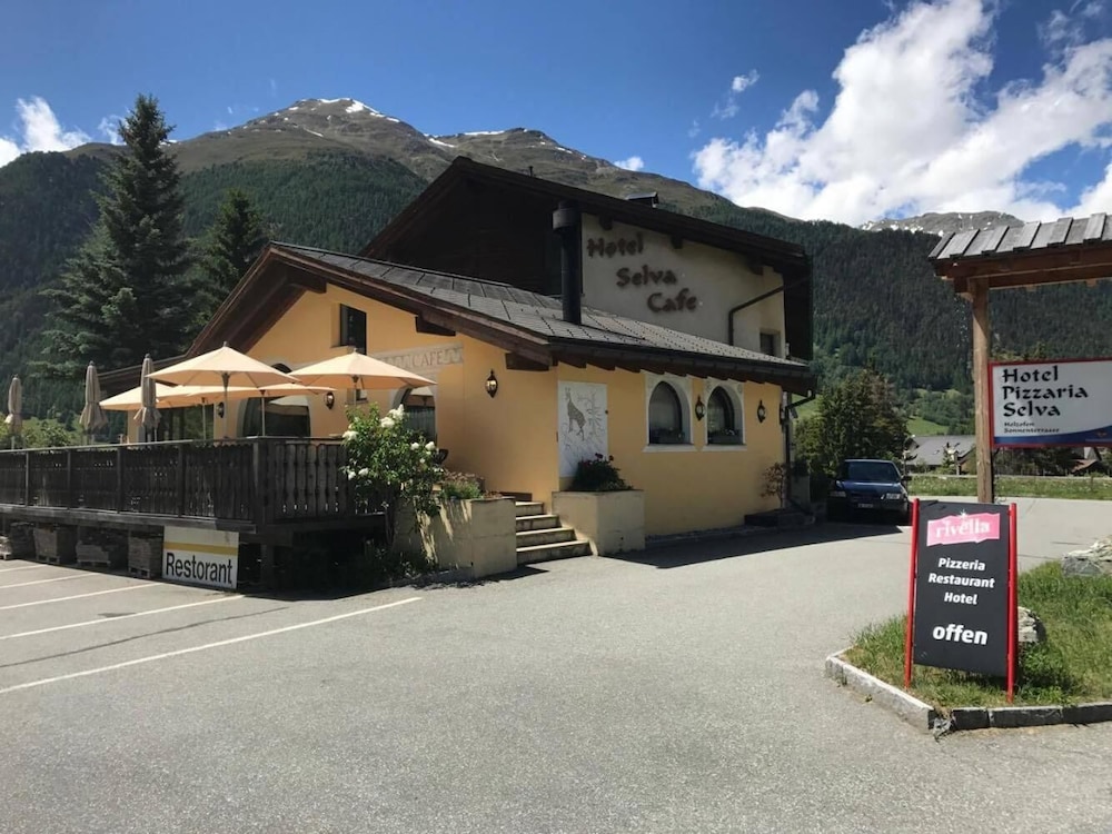 Hotel Pizzeria Selva — hotel in Zernez