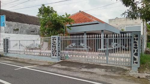 Rumah Dinas Bapak Homestay — 4-Star Luxury Hotel in Madiun, Indonesia