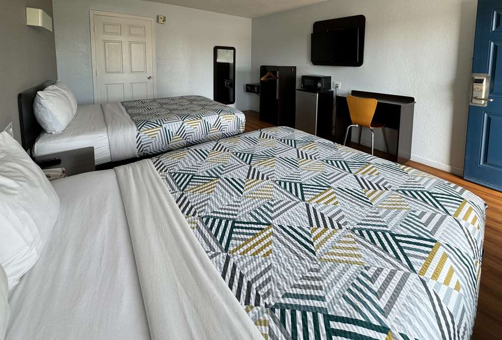 Motel 6 Delano CA - photo 20