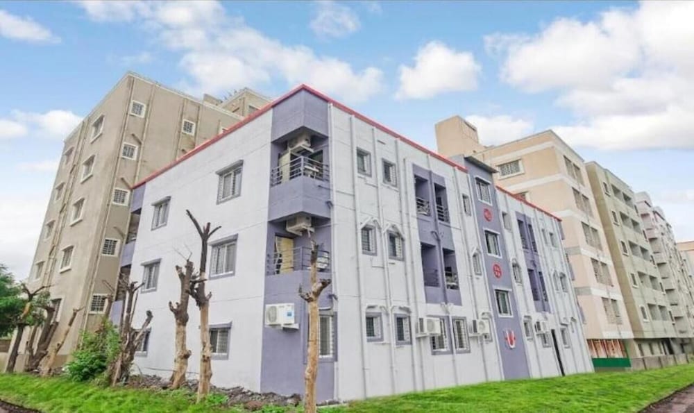 Srh Express - carbon neutral hotel in Pune