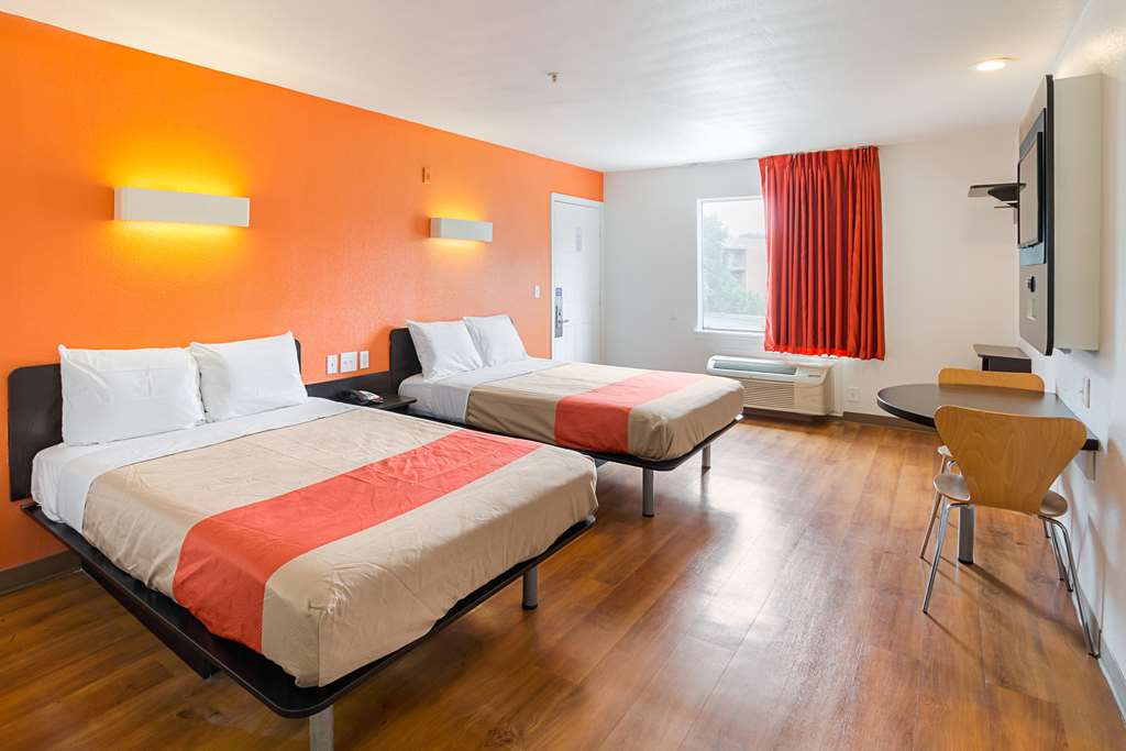 Motel 6 Grand Prairie TX Near Six Flags Drive - photo 12