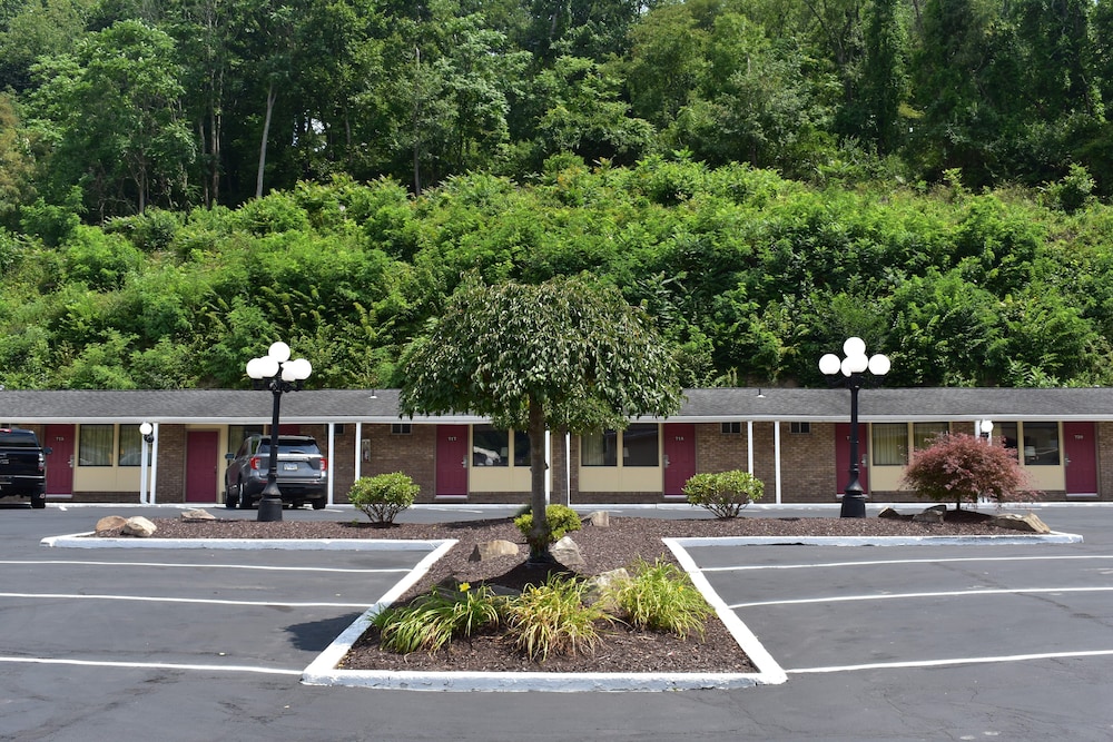 South Hills Motel - photo 47