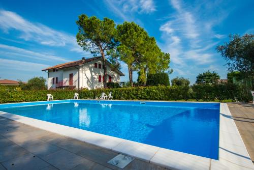 Marialuisa's Home Residence Gardoncino — 4-Star Luxury Hotel in Manerba Del Garda, Italy