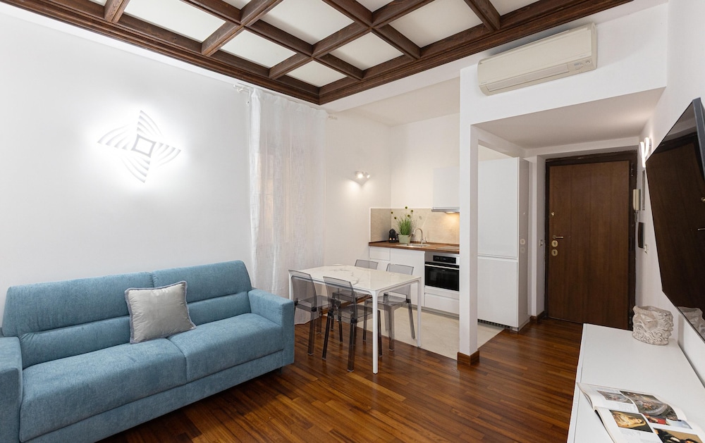 Vicolo Trevi Apartment by Rental in Rome — 4-Star Luxury Hotel in Rome, Italy