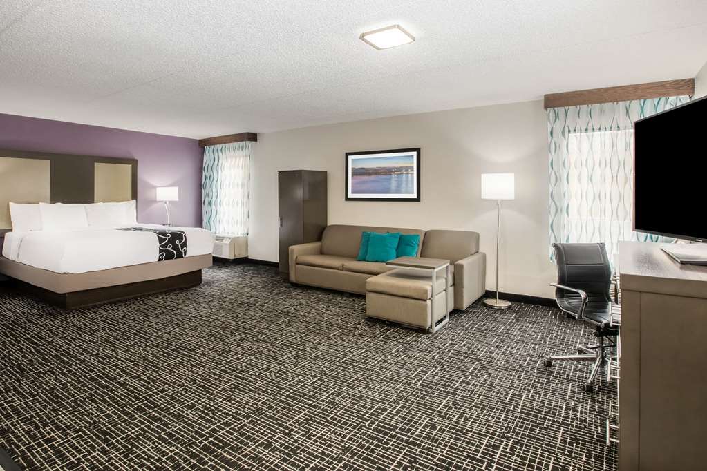 La Quinta Inn by Wyndham Davenport & Conference Center - photo 31