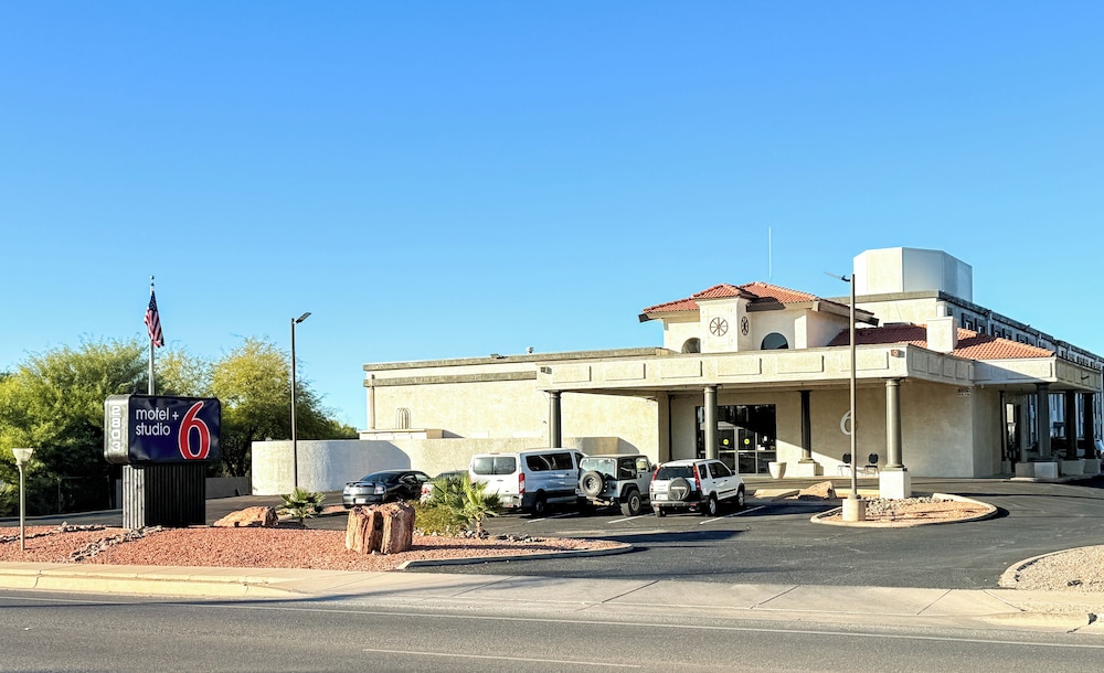 Motel 6 Tucson AZ Airport Kino Sports Complex — hotel near Tucson International Airport
