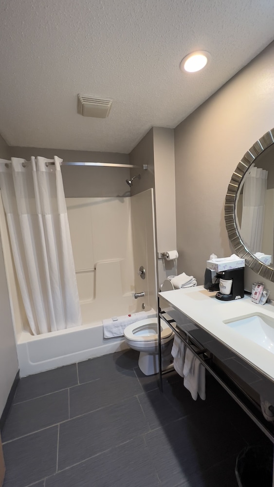 Days Inn by Wyndham Great Lakes Naval Base - photo 17