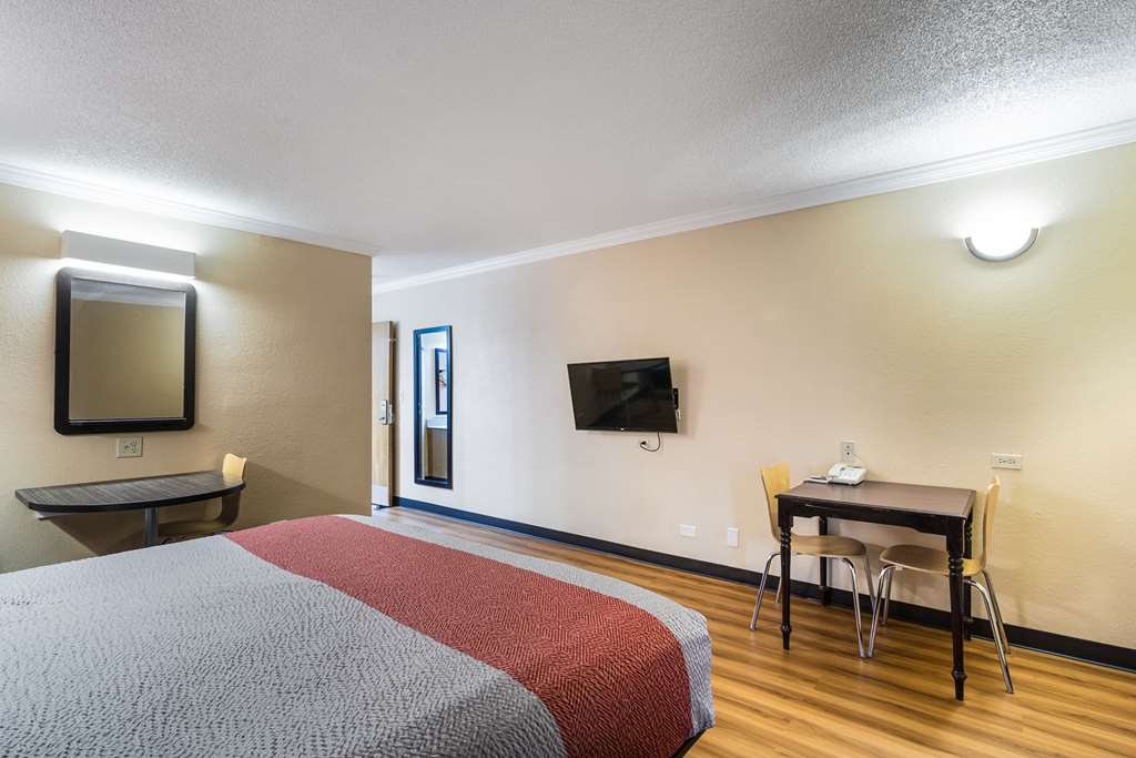 Motel 6 Libertyville IL - photo 13