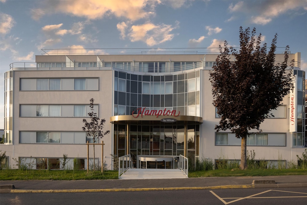Hampton By Hilton Paris Charles De Gaulle Airport — hotel in Roissy En France