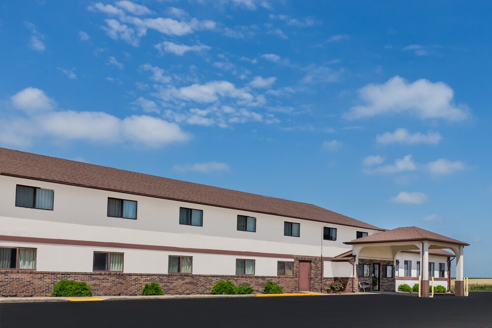 Western Inn & Suites - photo 17