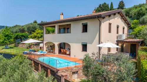 Villa Jasmine 8 Emma Villas — 4-Star Luxury Hotel in Massarosa, Italy