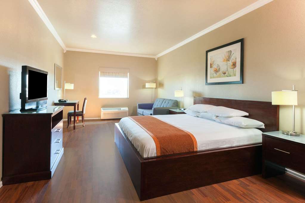 Lone Star Inn & Suites - photo 4