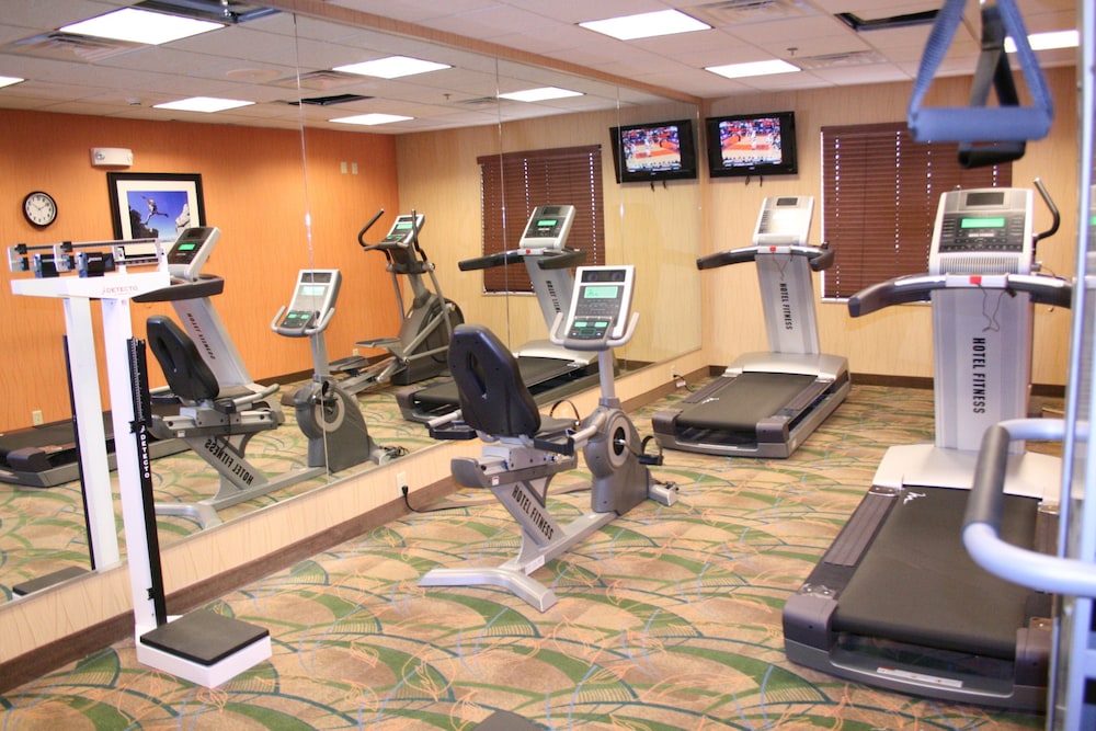 Holiday Inn Express Hotel & Suites Pratt by IHG - photo 17