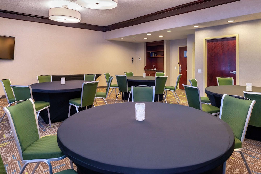 Hampton Inn Greensboro Airport - photo 48
