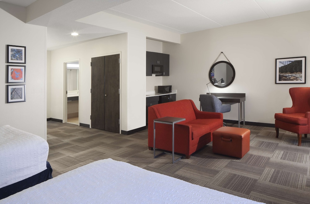 Hampton Inn Charleston Southridge - photo 17