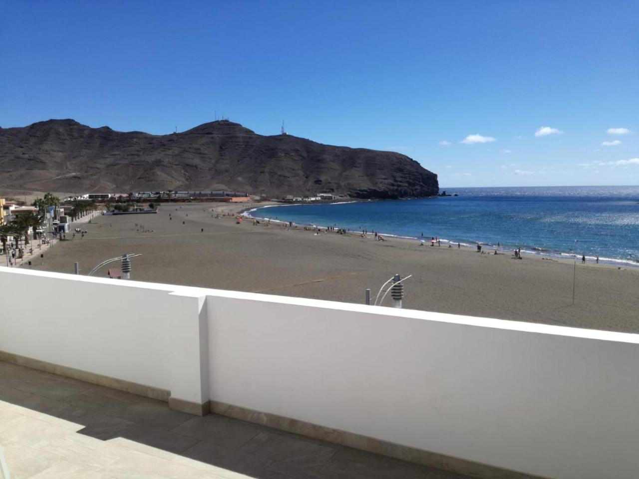 Atico En Primera Linea de Playa — 4-Star Luxury Hotel in Tuineje, Spain