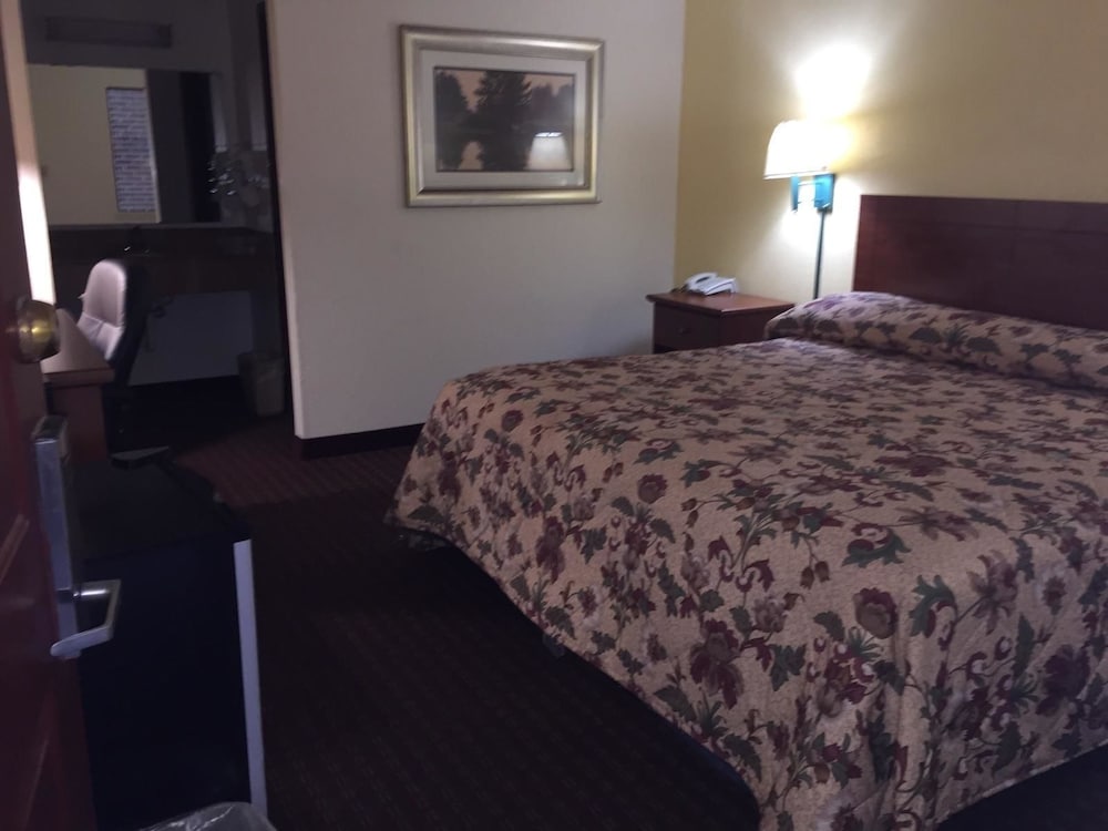 Executive Inn - carbon neutral hotel in West Columbia