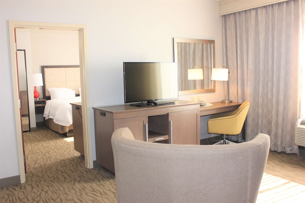 Hampton Inn Gonzales - photo 5