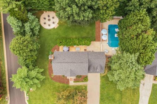 5BD Family Oasis Pool FirePit Bball Pong — hotel in High Point