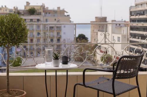 Cityscape Elegance Central Thessaloniki sea view apartment — 4-Star Luxury Hotel in Thessaloniki, Greece