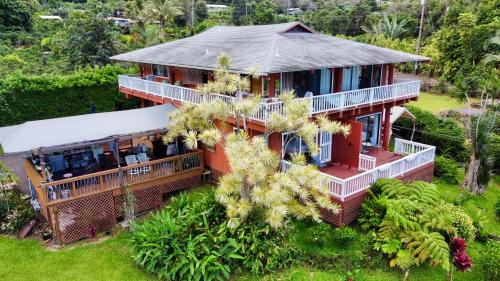 Coffee Garden — 4-Star Luxury Hotel in Captain Cook, United States