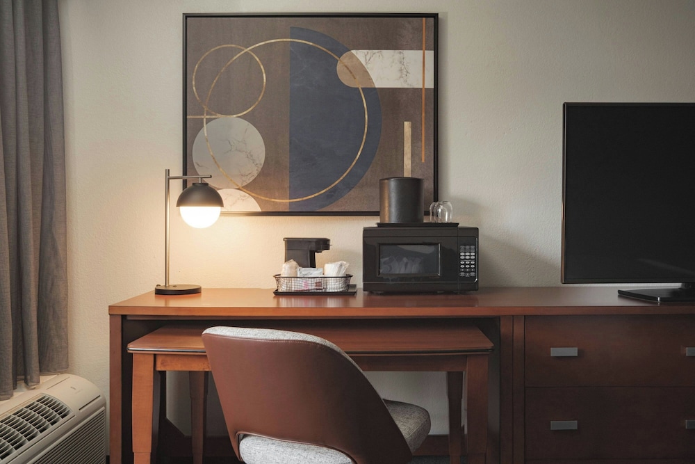 Courtyard by Marriott Louisville East - photo 8