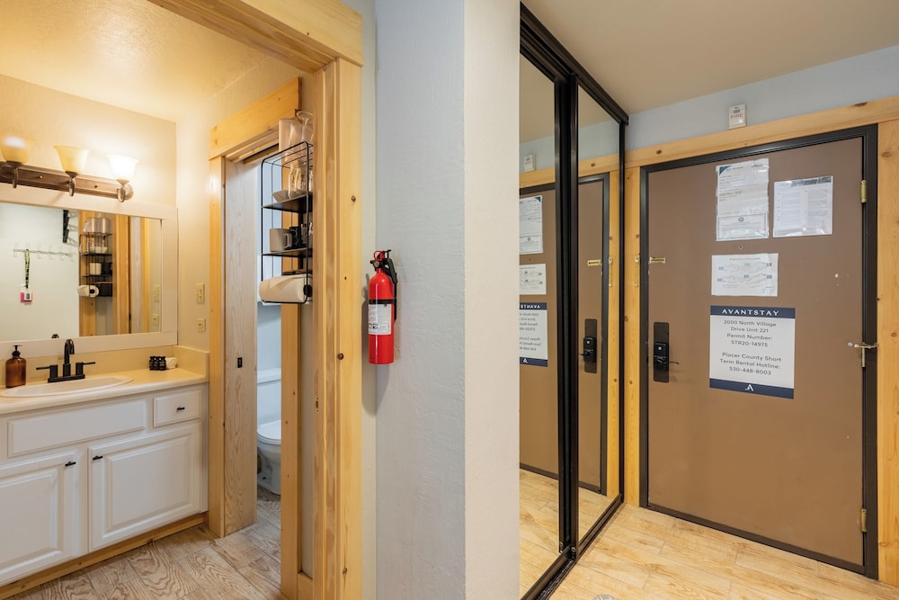Flurry by Avantstay Tahoe Donner Home w Access to Northstar Resort Community - photo 8