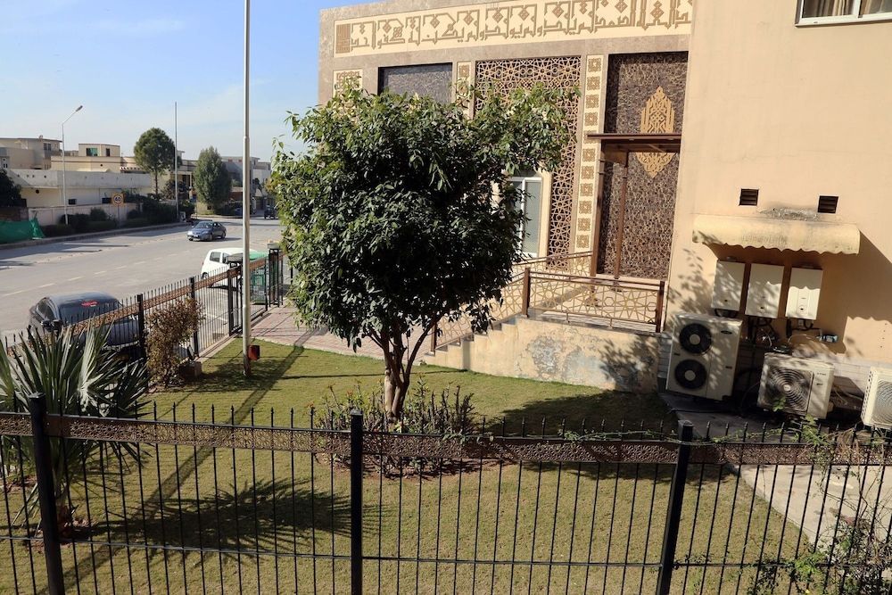 Hak Mall Suites - carbon neutral hotel in Rawalpindi