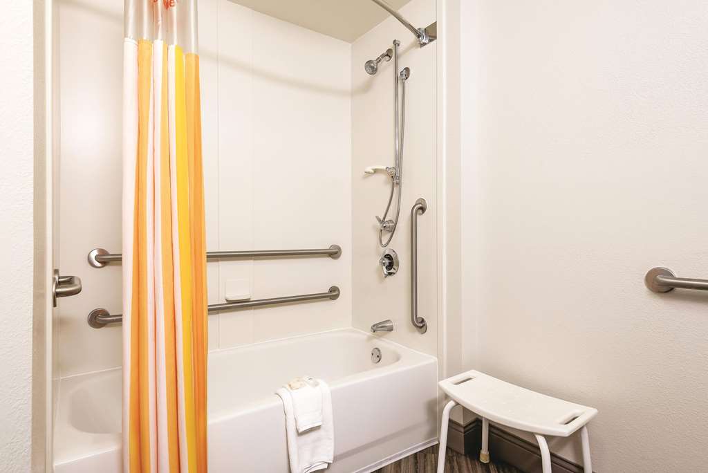 La Quinta Inn & Suites by Wyndham Univ Area Chapel Hill - photo 15