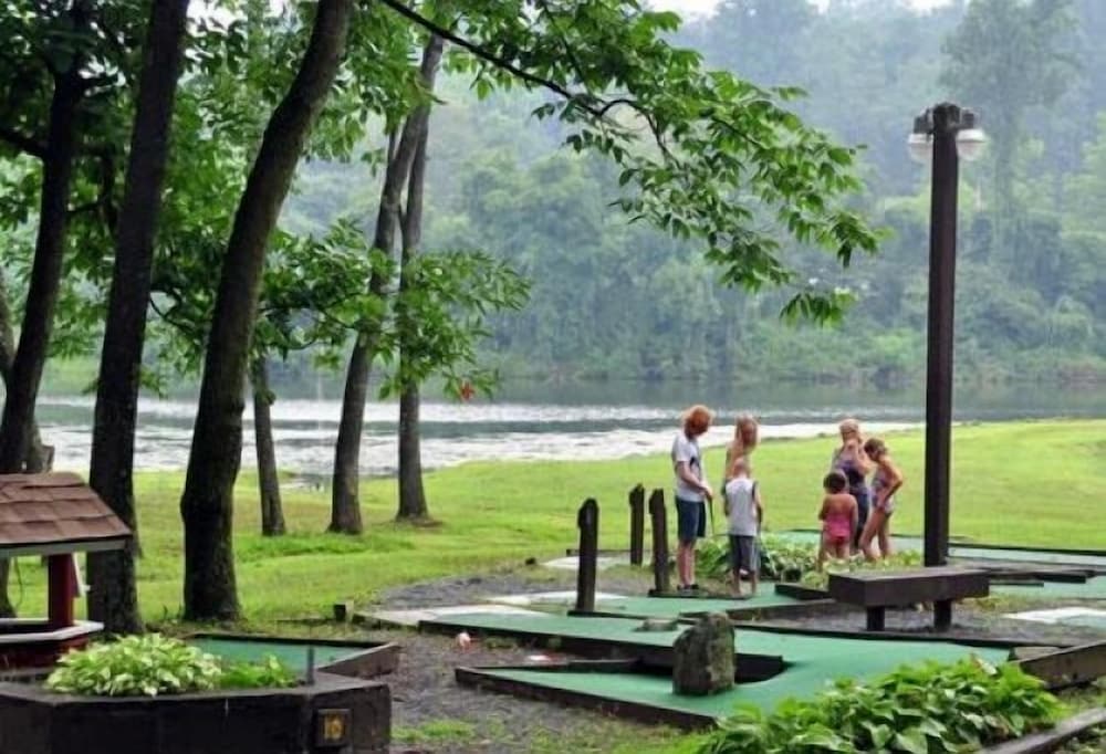 Hershey Camping Resort Park Model 6 - photo 18