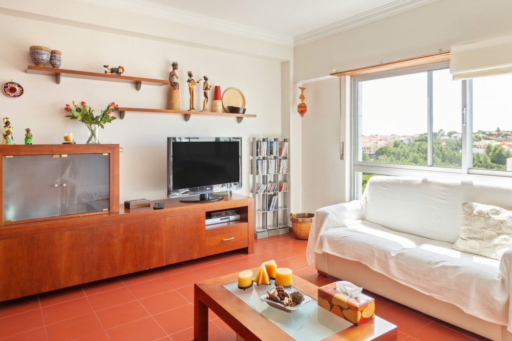 Lovely 2 Bedroom Duplex Apt w Terrace in Cascais