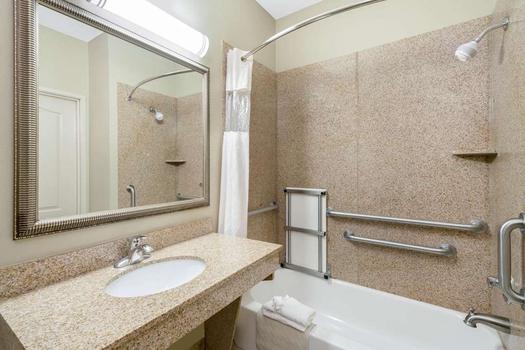 La Quinta Inn & Suites by Wyndham Broussard Lafayette Area - photo 18