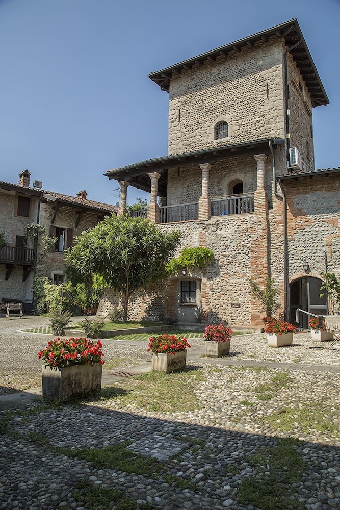 La Torre Medioevale — 4-Star Luxury Hotel in Filago, Italy