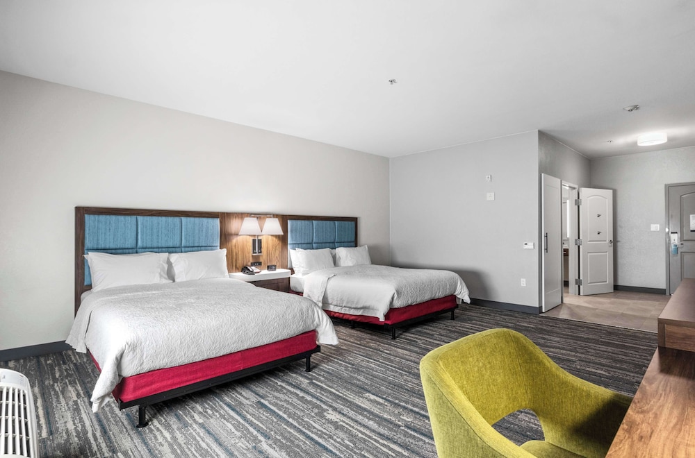 Hampton Inn & Suites Mount Pleasant - photo 9