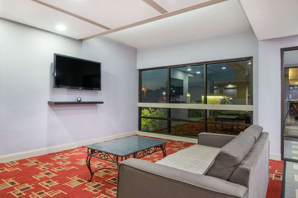 Super 8 by Wyndham Wichita South - photo 4