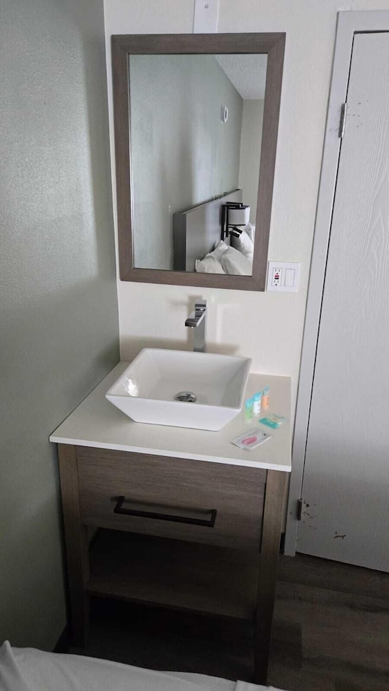 Dakota Inn Minot - photo 14