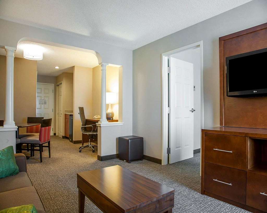 Comfort Suites West Warwick Providence - photo 21