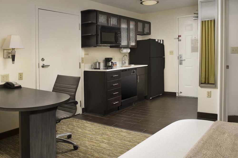 Candlewood Suites Richmond South by IHG - photo 32