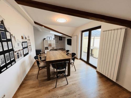 Chic 3BR Scandinavian Retreat Central 110sqm — 4-Star Luxury Hotel in Bucharest, Romania