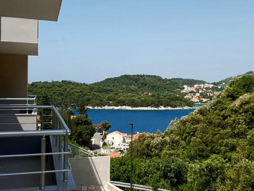 Orchid Seaview Apartment with Garage Parking