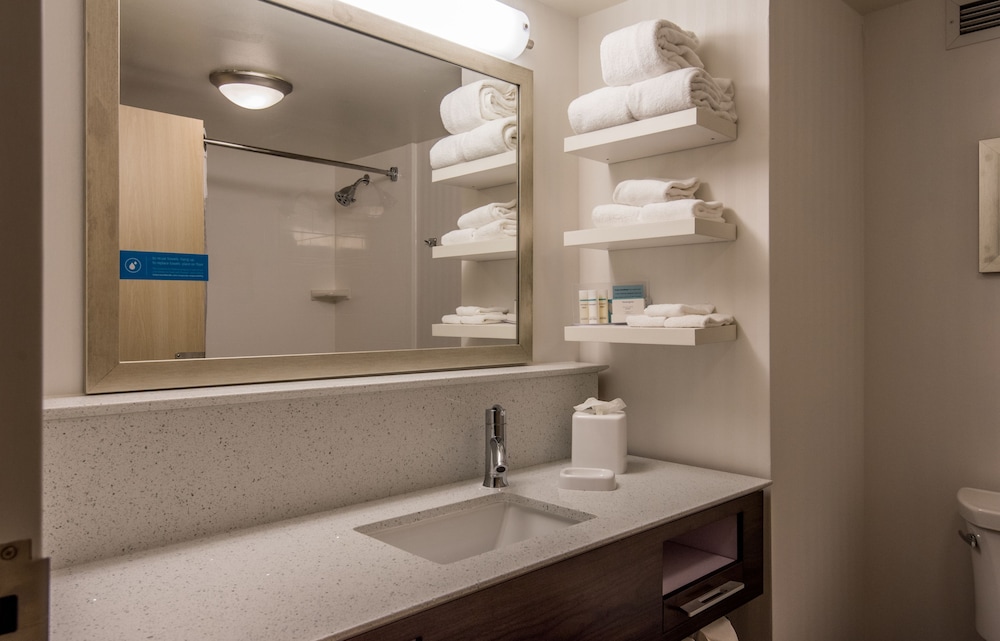 Hampton Inn & Suites Jackson Coliseum - photo 32