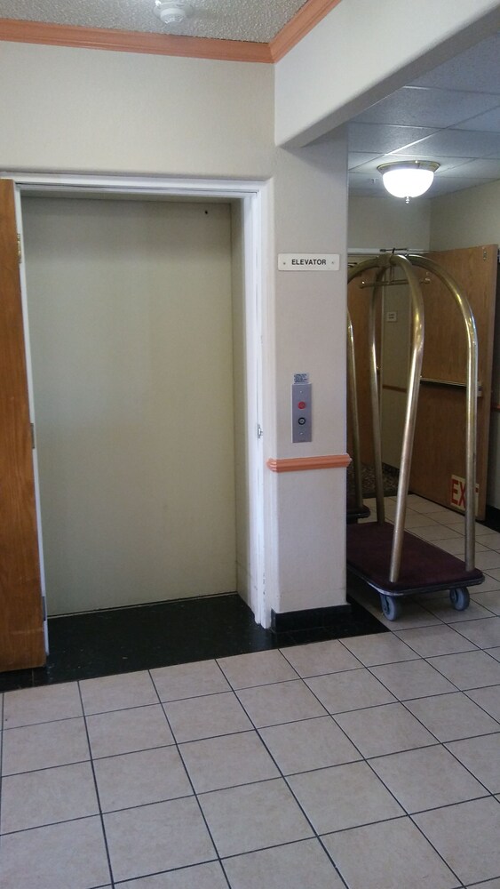 GreenTree Inn Denver Tech Center - photo 32