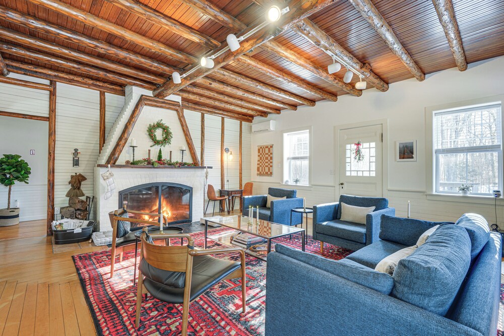 Charming Jaffrey Cottage with Deck And Grill — 4-Star Luxury Hotel in Jaffrey, United States