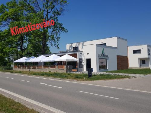 Apartmány Miromar — 4-Star Luxury Hotel in Podivin, Czech Republic