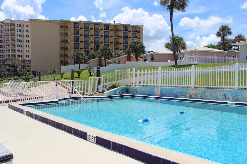 Shoreline Suites & Cabana Cottages - photo 118