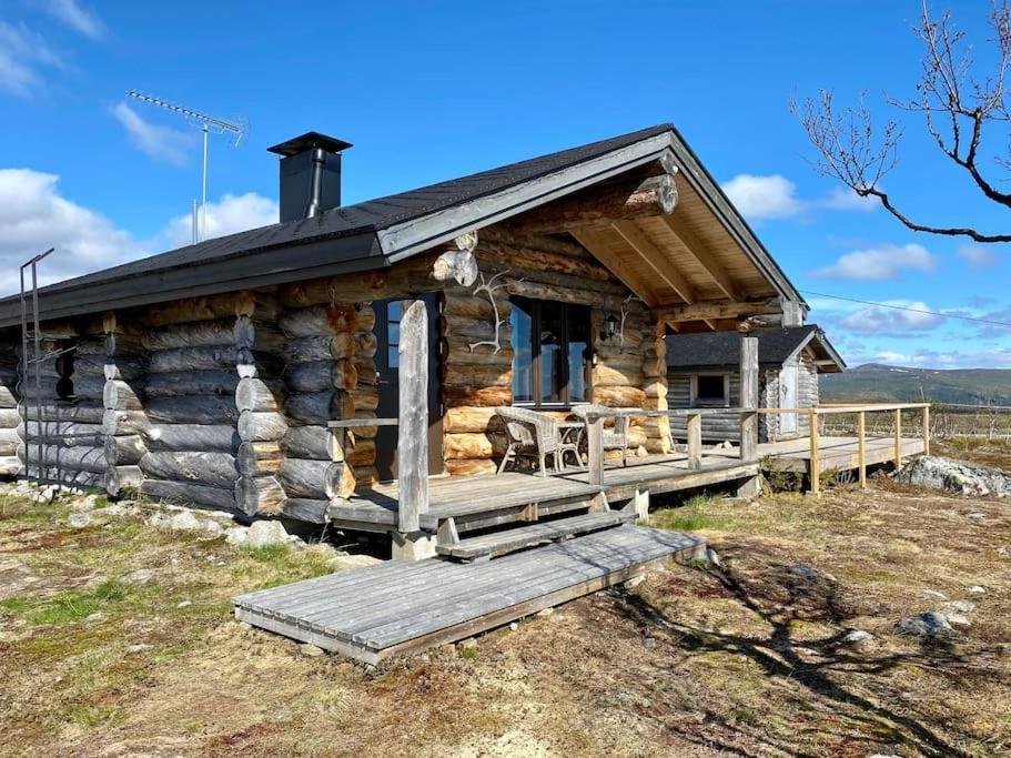Tunturikelo beautiful log cottage in the Fells — 4-Star Luxury Hotel in Utsjoki, Finland